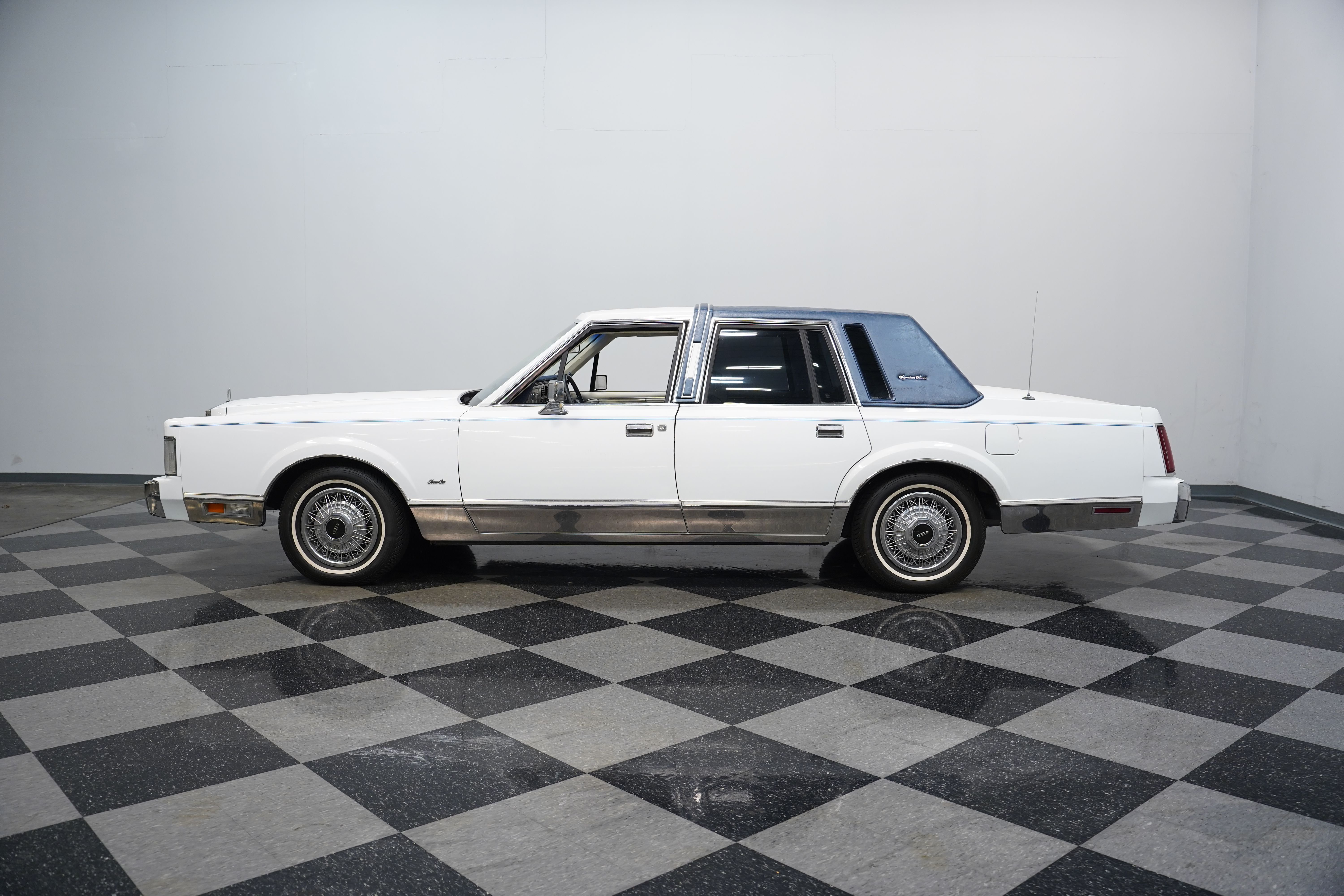 lincoln town car 1985 1LNBP96F1FY711362 image lincoln town car 1985 1LNBP96F1FY711362 image